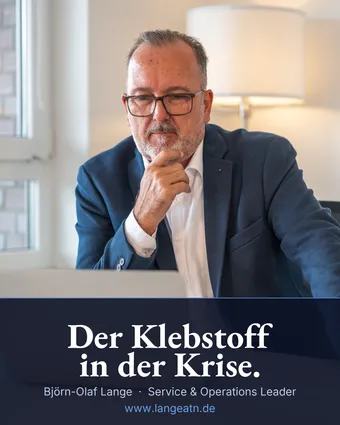 Björn-Olaf Lange, Portraitfoto mit Banderole: Der Klebstoff in der Krise