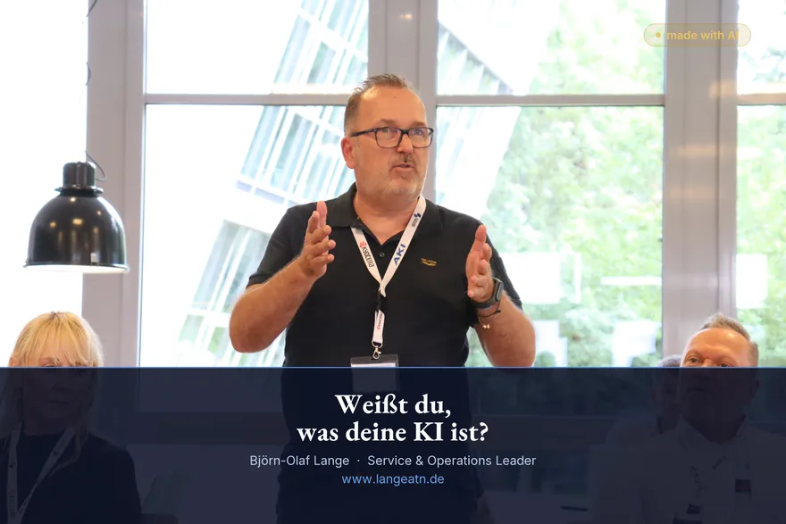 Björn-Olaf Lange, Portraitfoto mit Banderole: Weißt du, was deine KI ist?