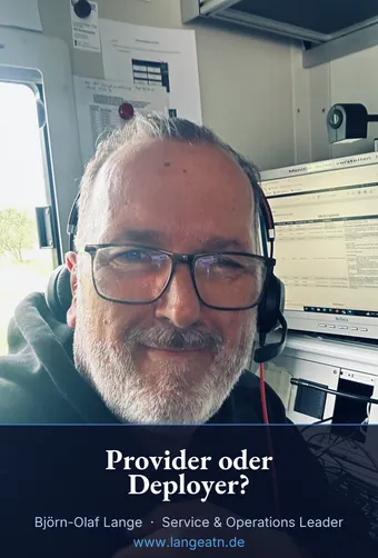 Björn-Olaf Lange, Portraitfoto mit Banderole: Provider oder Deployer?