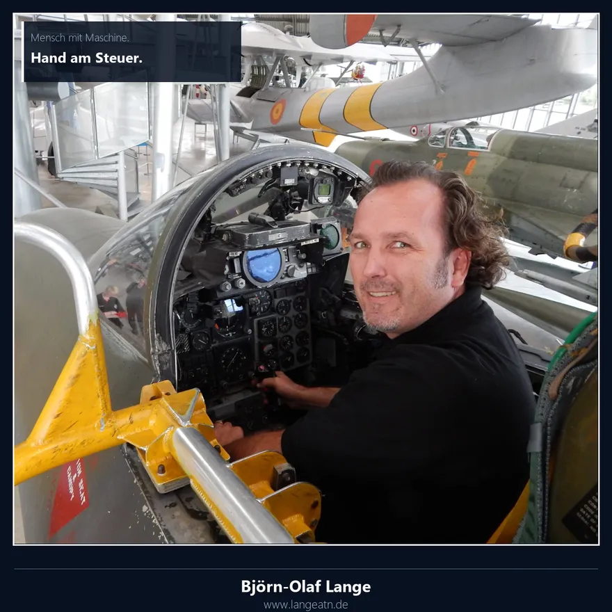 Björn-Olaf Lange im Cockpit eines Alpha-Jet-Trainers